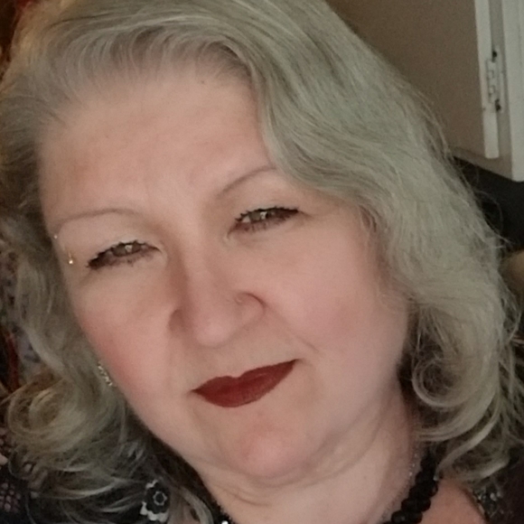 Retired Hairstylist/Make up Artist *Torrid Girl!* - Picture 11 of 12